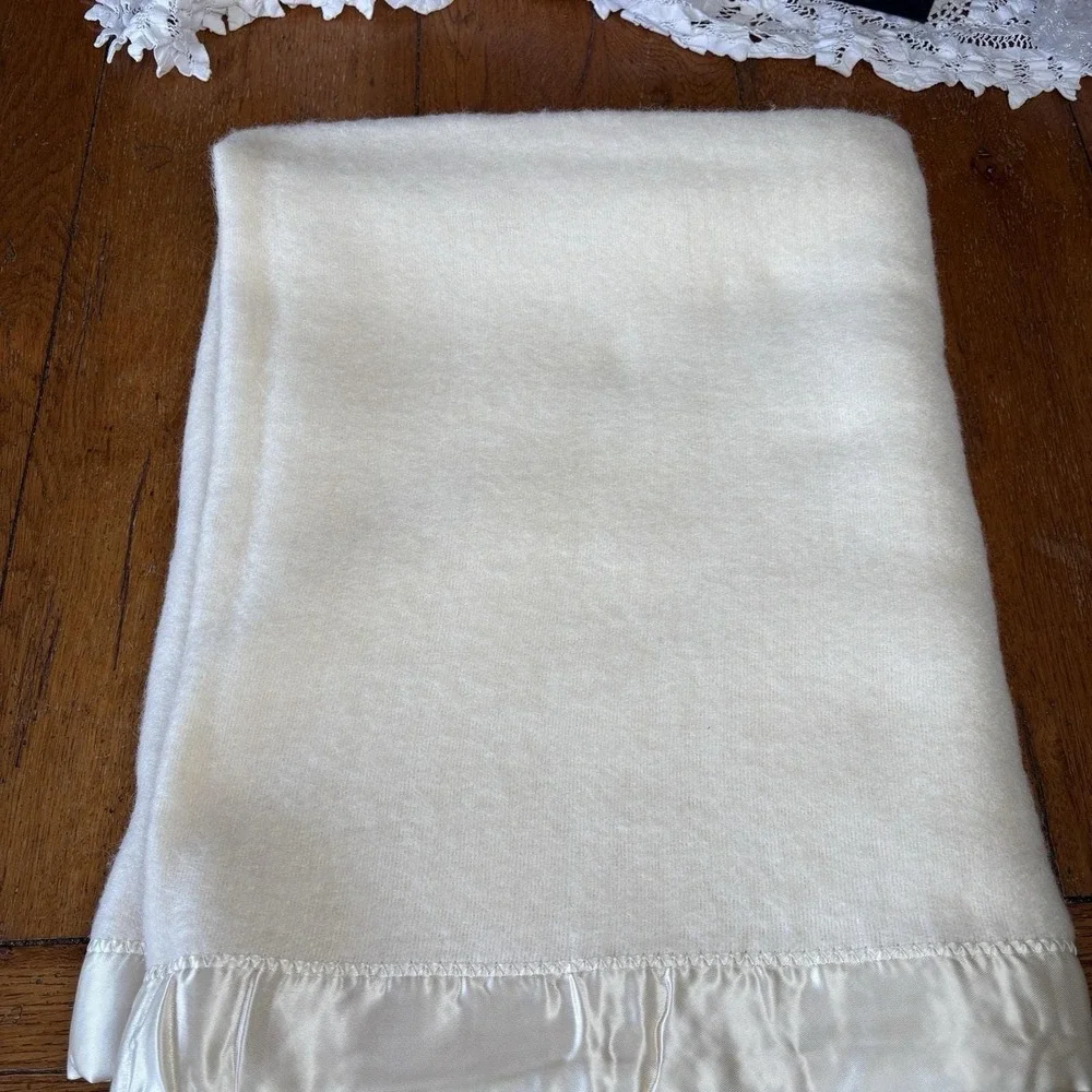Vintage Blanket Baby Pepperelle White Wool Rayon Cotton  Satin Binding 1950s